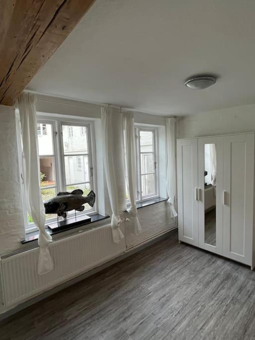 Moderne Ved Havn Apartment